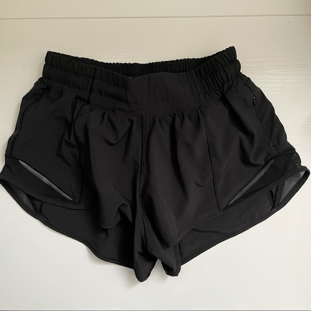 black lululemon shorts